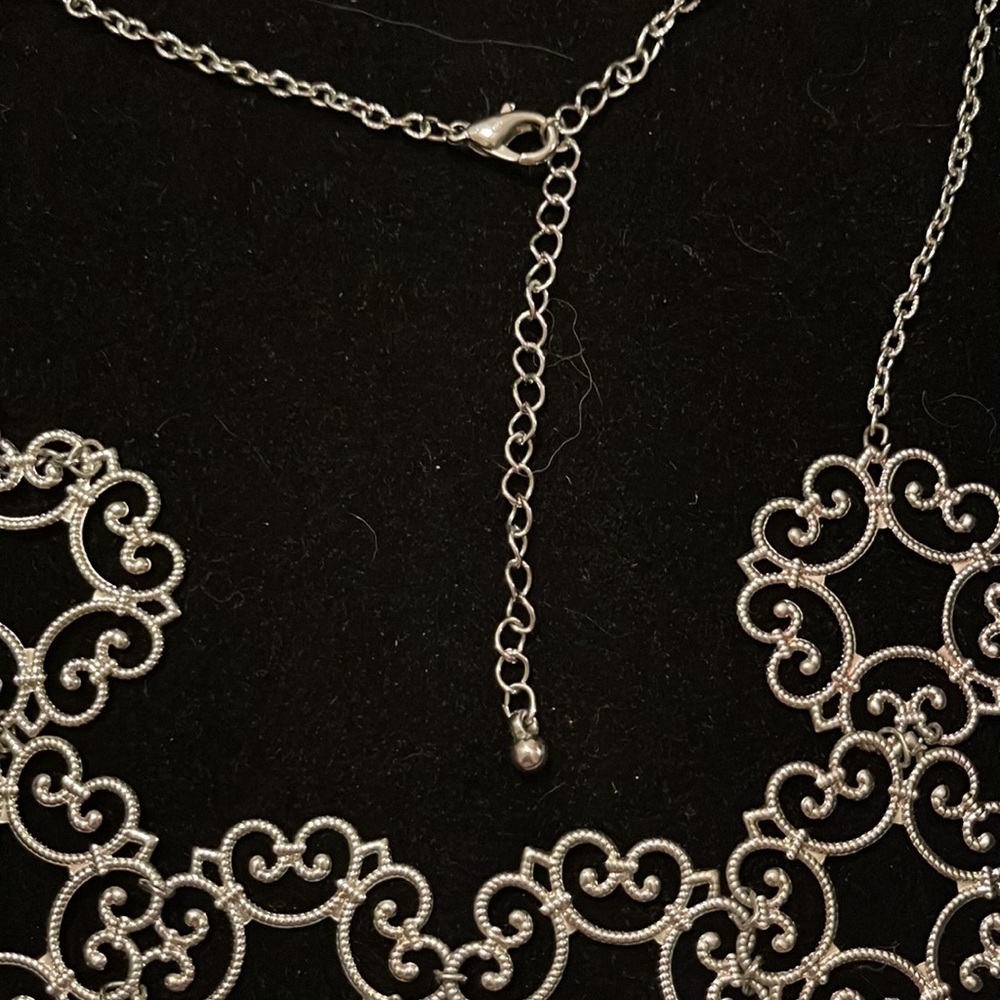 Beautiful The Limited necklace 🪬 - Picture 4 of 6
